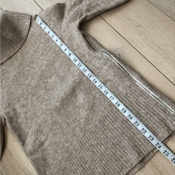 Banana Republic Merino Fine Wool Blend Side Zipper Sweater in Beige Size S - Picture 5 of 9